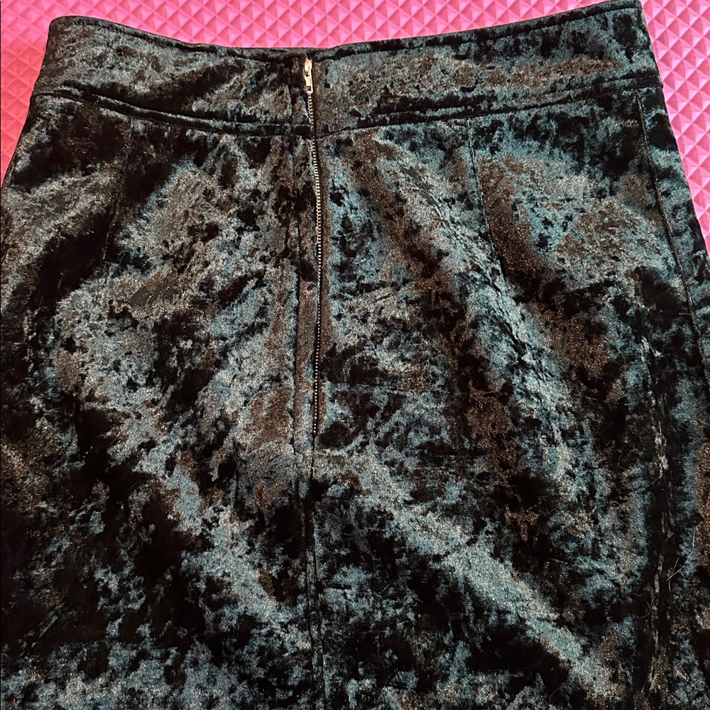 Storia green velvet mini skirt size large, worn once! - Picture 9 of 9